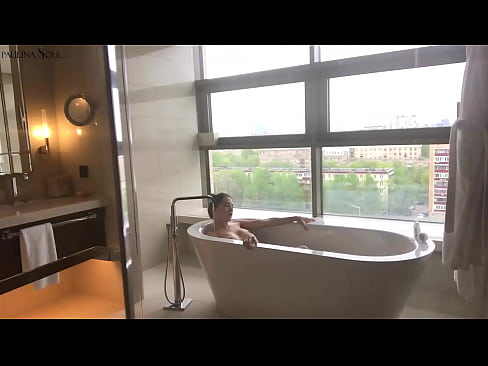 ❤️ Ogromna bejba strastno drka svojo pičko v kopalnici Fuck video na sl.fitorganic.top ❌❤